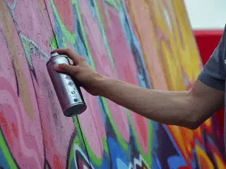 סיור קירות מדברים – גרפיטי מרהיב של WeWalk