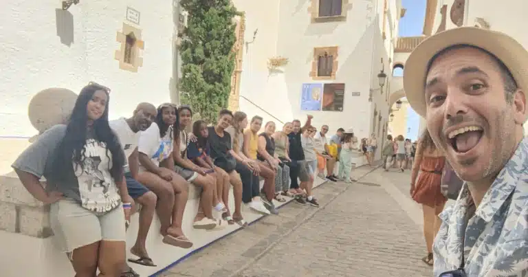 סמטאות מיוחדות בעיירה הציורית סיטג'ס