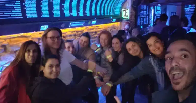 מתגבשים בסבב ברים בברצלונה - WEWALK