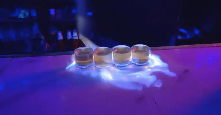 צ'יסרים לוהטים בסבב ברים בברצלונה - WEWALK