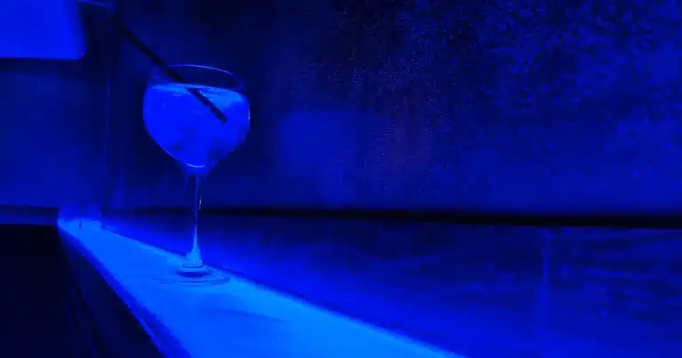 דרינקים בסבב ברים בברצלונה - WEWALK