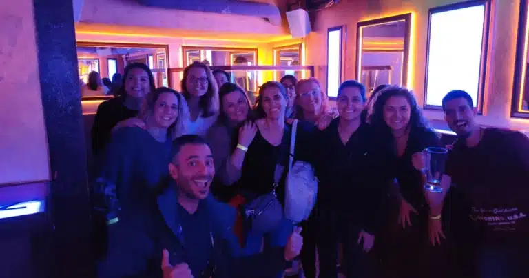 רוקדים בסבב ברים בברצלונה - WEWALK