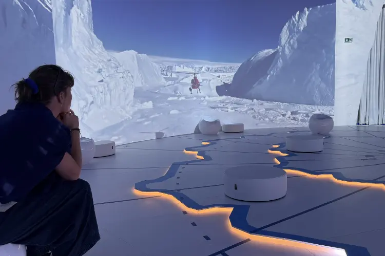 חווית אנטרטיקה-חוויה ויזואלית קרירה ומסקרנת בלב העיר.-WeWalk Tours