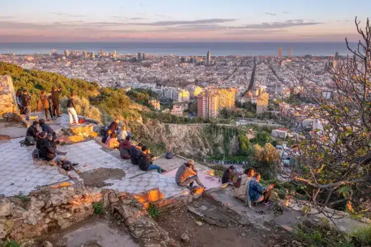 בונקר דל כרמל-נקודת תצפית סודית ורומנטית על העיר ברצלונה.-WeWalk Tours