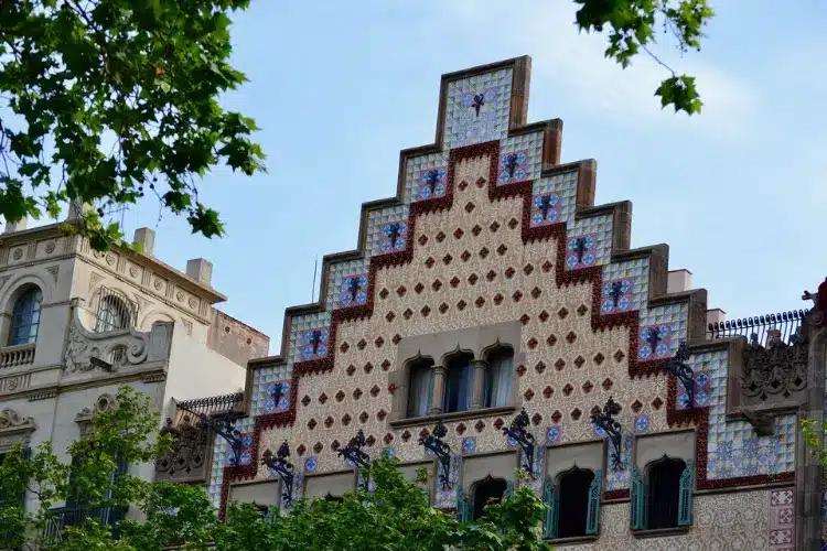 קאסה אמטייה-אחד הבתים היפים בפסאו דה גראסיה - עם בונוס מתוק בקומת הקרקע.-WeWalk Tours