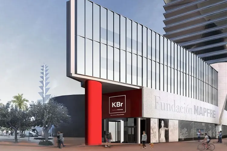 KBR Photo Center-אחד המקומות הטובים בעיר לחובבי צילום.-WeWalk Tours