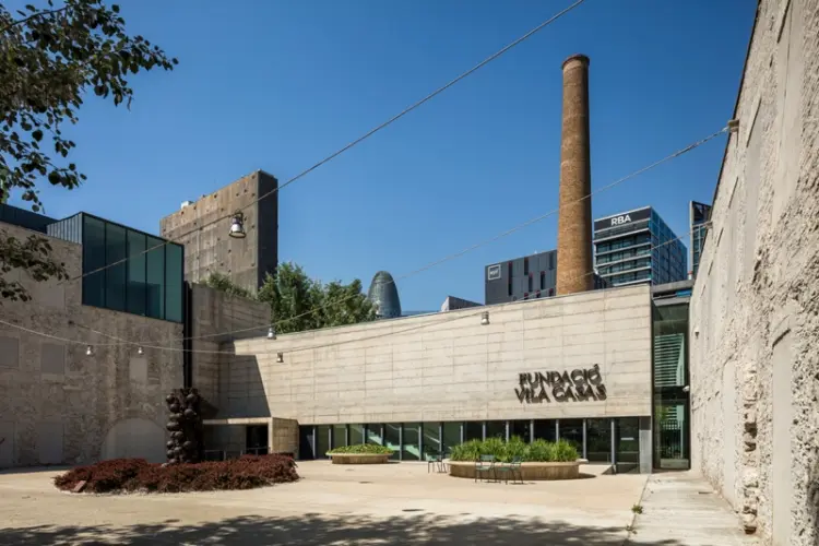 מוזיאון קאן פראמיס-מוזיאון אמנות עכשווית באווירה שקטה ופחות תיירותית.-WeWalk Tours