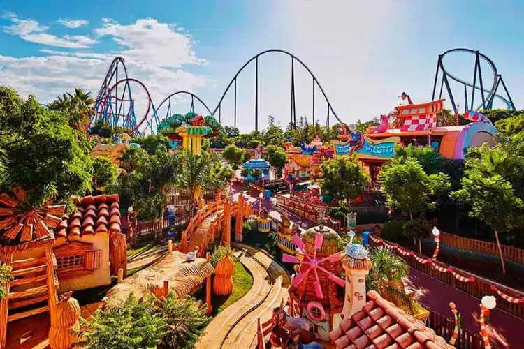 עולם פורט אוונטוטרה-שלושה פארקים של רכבות הרים עם אינסוף אדרנלין, ורכבת אחת התלולה ביותר באירופה.-WeWalk Tours