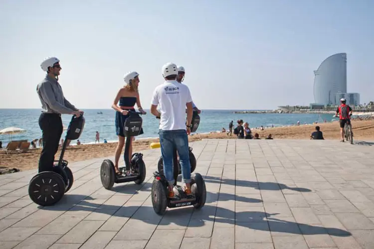 סיור סגווי-אטרציה שהי חוויה בפני עצמה, לשוטט בברצלונה עם סגווי.-WeWalk Tours