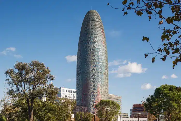 טורה אגבר-תצפית ממגדל הקליע המודרני והמרשים ביותר על ברצלונה.-WeWalk Tours