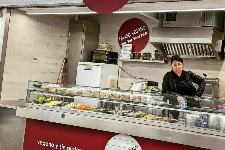 WeWalk Tours - הפלאפל של שני - מקום אהוב לפלאפל ישראלי עם טעם של בית ואווירה קלילה.