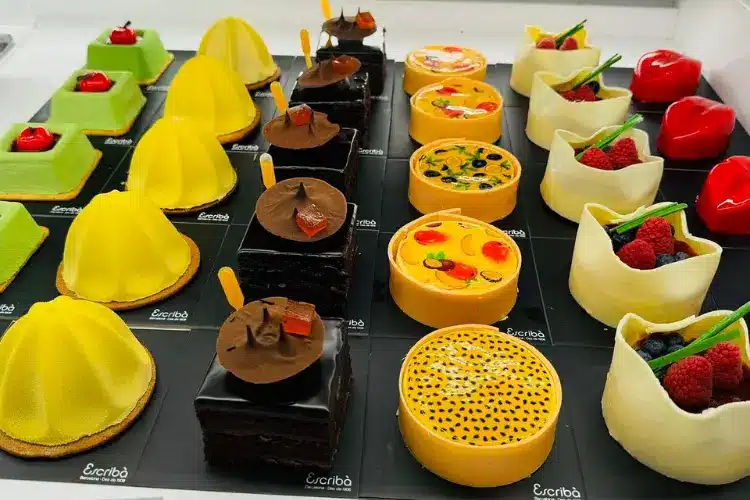 WeWalk Tours - פסטיסריה אסקריבה - מוסד היסטורי שבו קונדיטוריה הופכת לאמנות – חובה לכל מי שרוצה לטעום את הקינוחים האיקוניים של העיר.