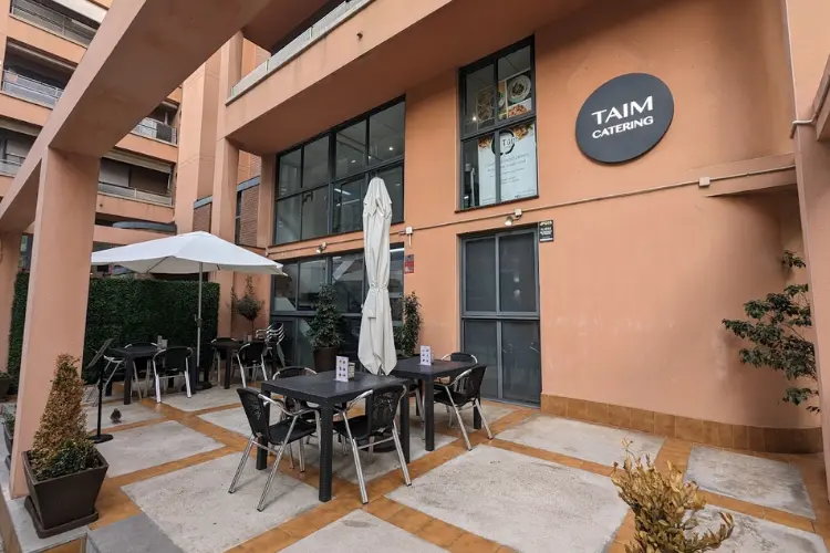 WeWalk Tours - קייטרינג טעים - שירותי קייטרינג כשר עם מבחר מנות בשריות שישלחו עד אליכם למלון