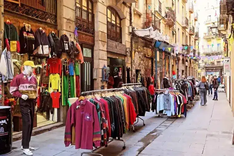WeWalk Tours - רחוב ריארה באיישה (רחוב וינטג׳) - הרחוב שלא חוזר על עצמו: רחוב שלם שכולו חנויות וינטג', תקליטים, אופנת פאנק ויד שנייה.