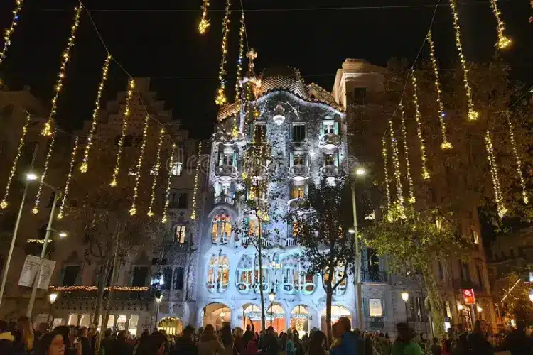 מופע אורות חג המולד על Casa Batlló